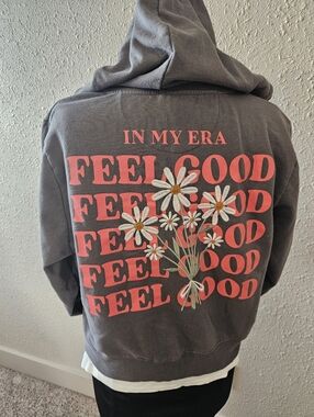 Crop Feel Good Daisy Graphic Hoodie - Gray with Daisy Print